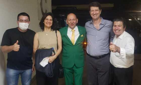 Produtor Odílio Balbinotti Filho (de camisa social azul) já se encontrou com lideranças e apoiadores bolsonaristas