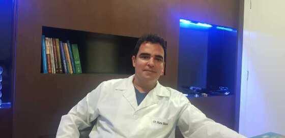 Mario Marcos Vieira, médico-cirurgião e especialista em transplante capilar em Cuiabá.