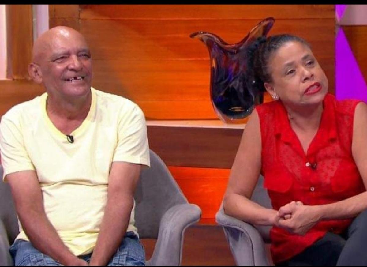 Esposa assume em rede nacional que trai o marido: "Ele sabe