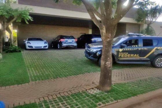 Carros de luxo foram apreendidos pela Polícia Federal