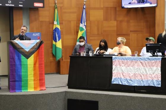Com onze votos contra cinco, a matéria foi arquivada. 