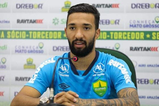 Clayson em entrevista coletiva 