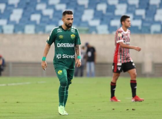 Clayson durante partida contra o São Paulo