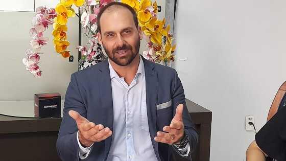 Eduardo Bolsonaro teme por liberdade no Brasil