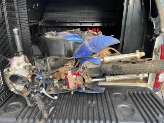A motocicleta utilizada pela vítima ficou destruída no acidente