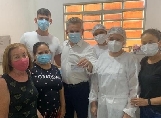 Governador tomou a terceira dose nesta segunda-feira
