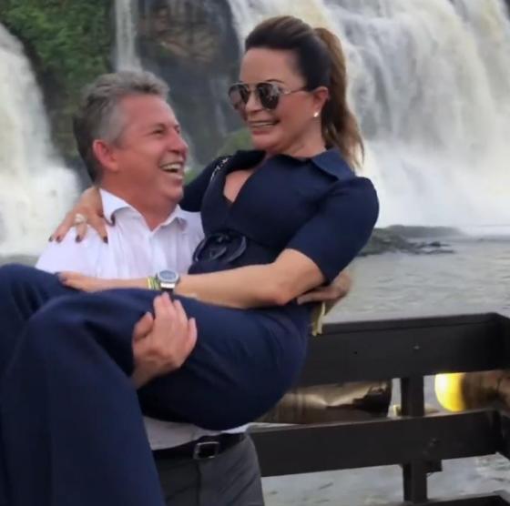 Governador deu dicas aos casados e deixou claro que Virginia é quem manda