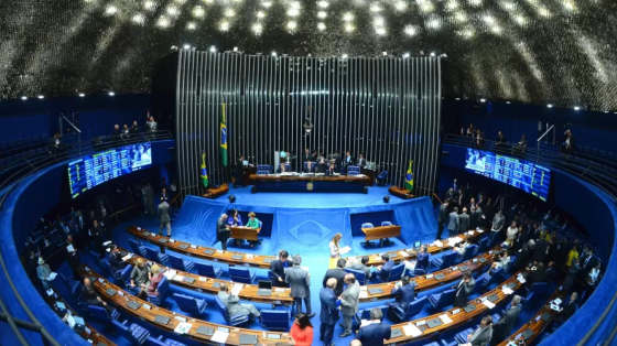 Senado aprova Auxílio Brasil de R$ 600 e vale-caminhoneiro de R$ 1.000