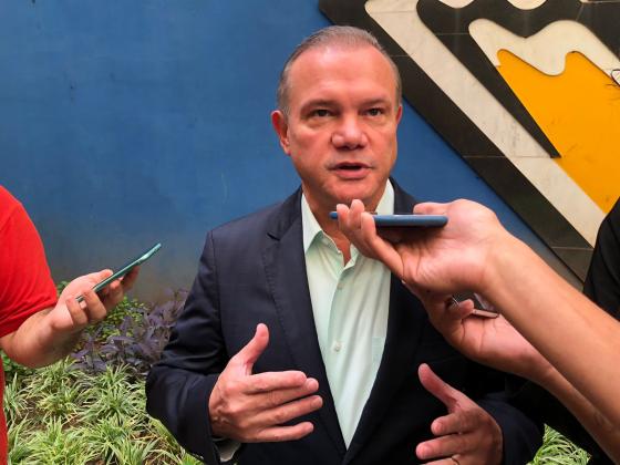 Senador está interno num hospital em São Paulo
