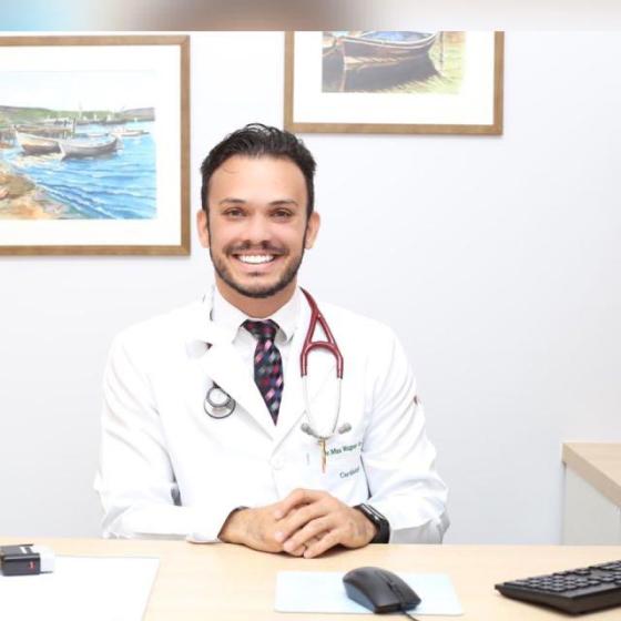 Max Lima é médico especialista em cardiologia e terapia intensiva, conselheiro do CFM, médico do corpo clínico do hospital israelita Albert Einstein, ex-presidente da Sociedade Brasileira de Cardiologia de Mato Grosso (SBCMT), Médico Cardiologista do