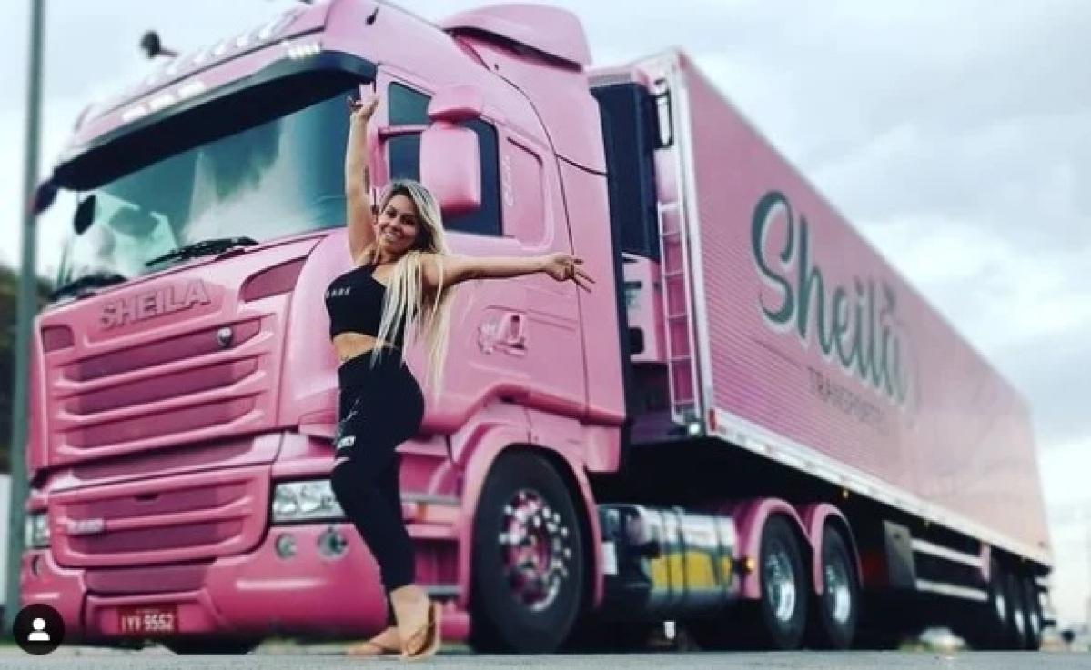 Influencer caminhoneira, Sheila Bellaver, decide rifar Scania rosa |  ReporterMT - Mato Grosso em um clique