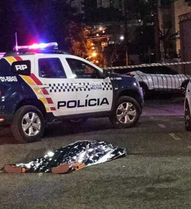 Policial foi morto na rua, em confronto com a PM