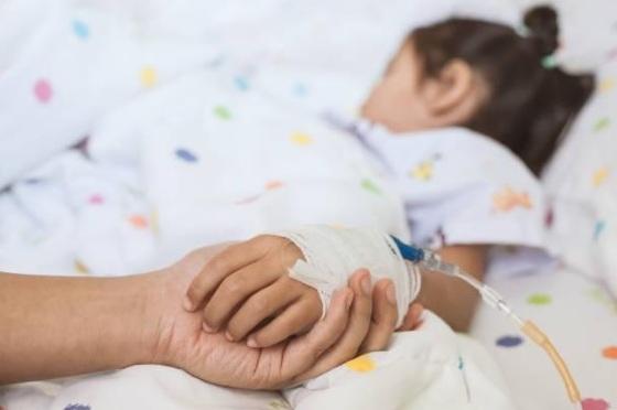 Após avaliação de um neurocirurgião, com vômitos incessantes por cerca de 48 horas e agravamento progressivo, sem melhora clínica