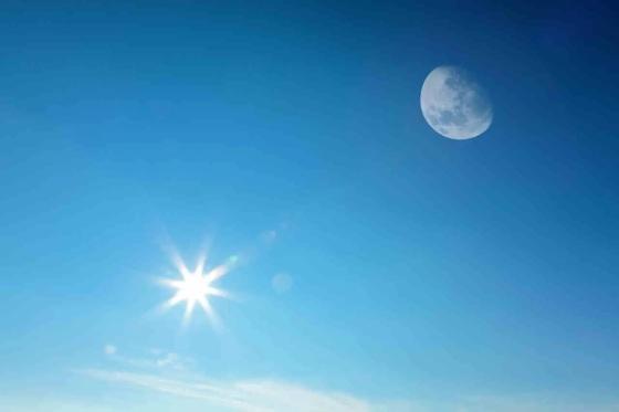 O fenômeno é a maior Superlua do ano lua deverá estar visível ainda durante a tarde