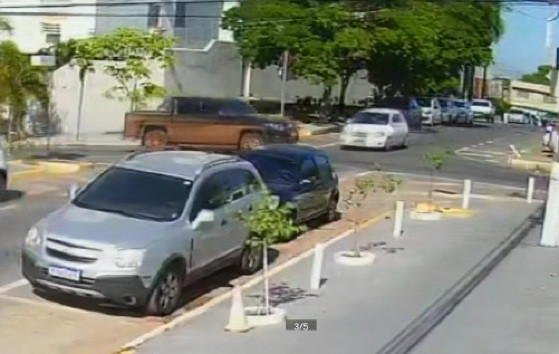 Acidente aconteceu em cruzamento no bairro Bosque da Saúde