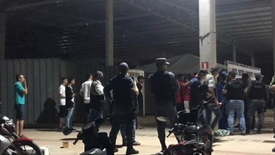 Operação interrompeu o show, que depois seguiu com liminar da Justiça