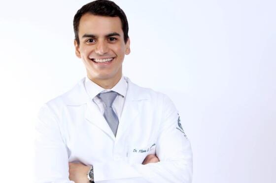 Dr. Flávio Fortunato é ginecologista e obstetra, especialista em uroginecologia, e integra as equipes da clínica Vida Diagnóstico e Saúde e Instituto Eladium