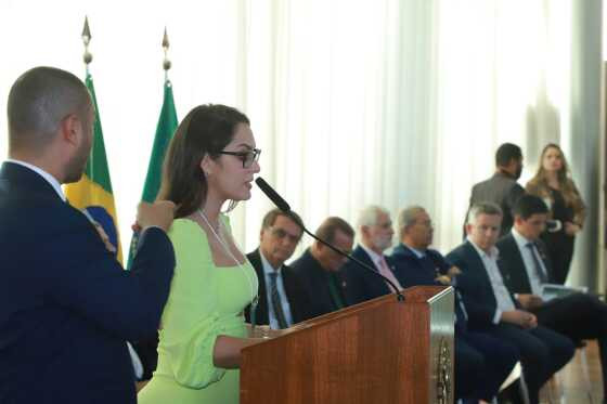 Ao presidente, Janaina ressaltou sua origem do interior de Mato Grosso e agradeceu a oportunidade de fala.