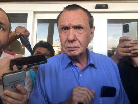 Carlos Bezerra é internado em UTI após piora em quadro de pneumonia