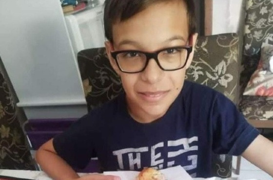 Garoto tinha 12 anos e foi atropelado quando ia para a escola.