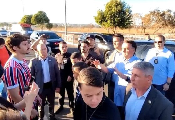 Youtuber causou confusão xingamdo presidente
