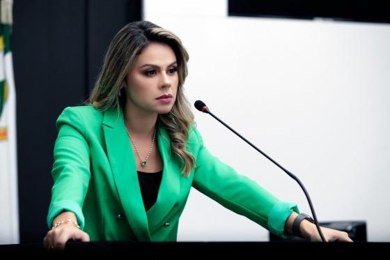 A vereadora de Cuiabá, Michelly Alencar (União), foi categórica ao afirmar que a primeira-dama demonstra “descaso com os mais pobres”.