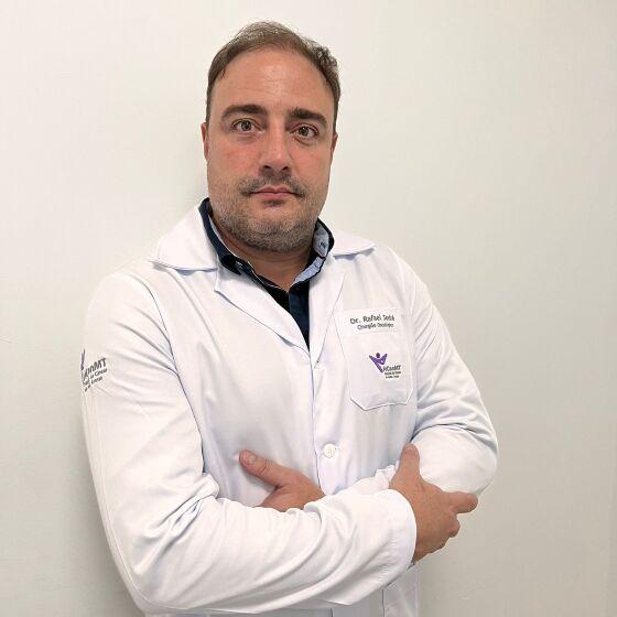 Rafael Sodré de Aragão é Cirurgião Oncológico e Cirurgião Geral do Hospital de Câncer de MT MD-MSc (CRM 6990/MT RQE 2794 RQE 5138).