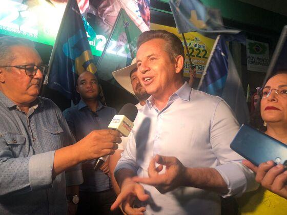 Mauro Mendes comemora resultado de pesquisa que aparece com 44% da intenção de votos