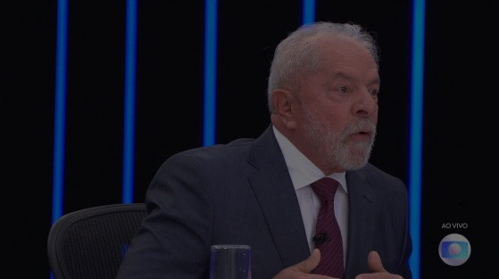 Lula diz que MST fez favor ao invadir terras