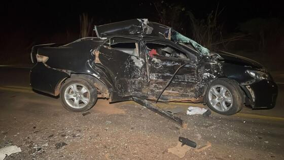 Corolla ficou completamente destruído