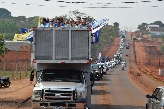 O governador Mauro Mendes (UB) reuniu centenas de apoiadores durante carreatas