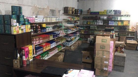 Os medicamentos fabricados eram estocados e distribuídos na loja Varejão do Tênis