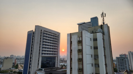 As recomendações nesse período são para ingerir bastante líquido, hidratar a pele, umidificar o ambiente, evitar atividades físicas e exposição ao sol nas horas mais quentes do dia.