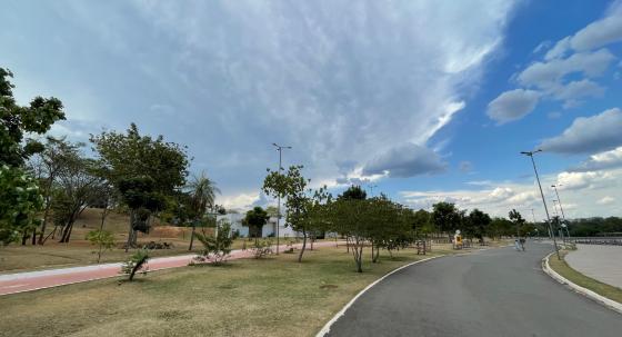 Previsão diz deve chover no fim da tarde de domingo em Cuiabá.