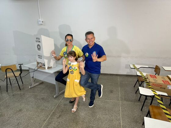 Mauro foi votar ao lado da esposa e da filha mais nova