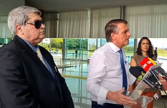 Bolsonaro: Arrisco minha vida e posso levar um tiro de sniper