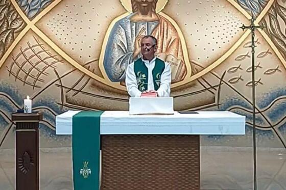 Paulo Antônio Müller chamou repórter da TV Globo de ‘viadinho’, durante uma missa, em Tapurah.