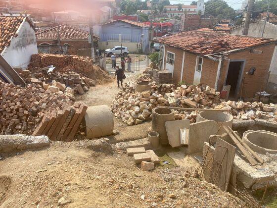 Quatro casas localizadas no centro histórico da Capital estavam sendo utilizadas para extração ilegal de ouro.