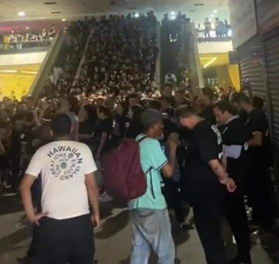 Apoiadores de Bolsonaro se manifestam em rodoviária de Brasília.