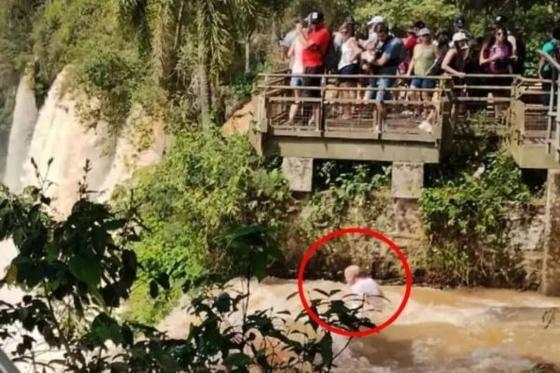 Estrangeiro caiu de uma passarela no lado argentino, mas o corpo foi encontrado perto de Foz do Iguaçu após mais de 24 horas de buscas