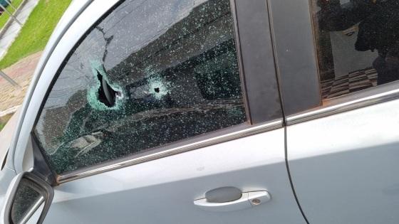 Bandido atirou no policial pelo vidro do carro