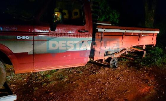 Roda de caminhonete saiu e, assustado, homem pulou da carroceria