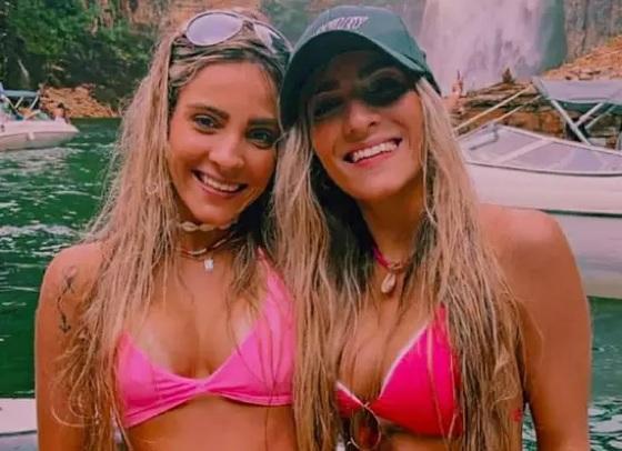 As gêmeas em uma foto postada no perfil conjunto delas no Instagram