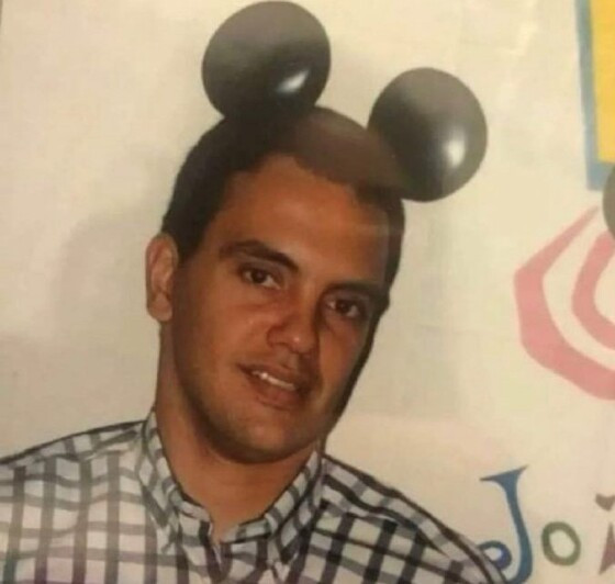 O deputado postou foto do presidente do Tribunal Superior Eleitoral (TSE), Alexandre de Moraes, mais jovem, usando tiara temática