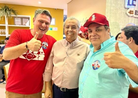 Jayme foi flagrado em comemoração da vitória de Lula, com Carlos Fávaro (à esquerda) e Gilmar Fabris (à direita)