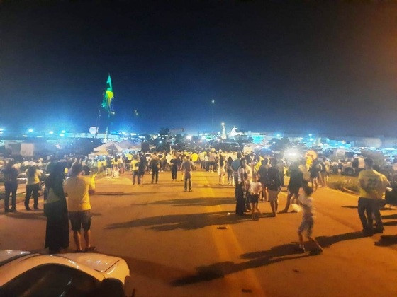 Centenas se reuniram em Sinop e aguardam "ordem" de Bolsonaro