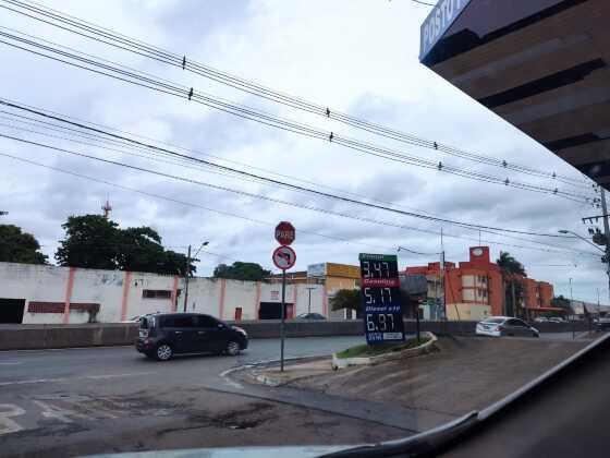 RepórterMT flagrou momento em que posto de Cuiabá mudava o preço.