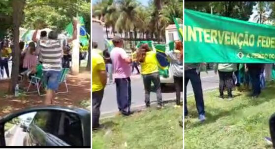 Manifestantes se concentram em frente a um quartel na capital.