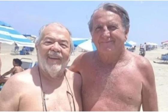 Dois homens idênticos a Lula (PT) e Bolsonaro (PL)
