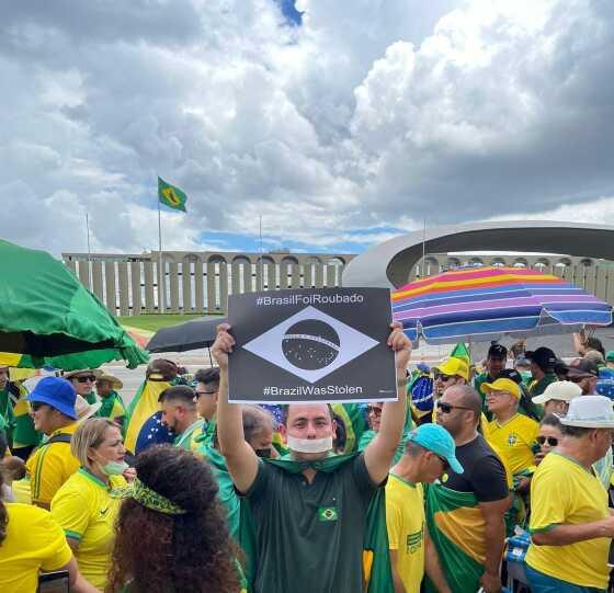 Manifestos por todo o Brasil apontam fraude nas urnas